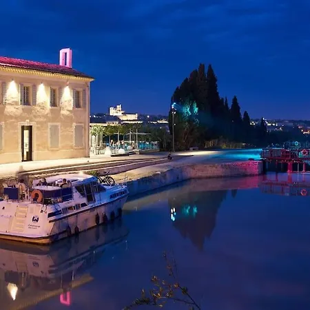 Cote Cour: Charming 3-star In Beziers