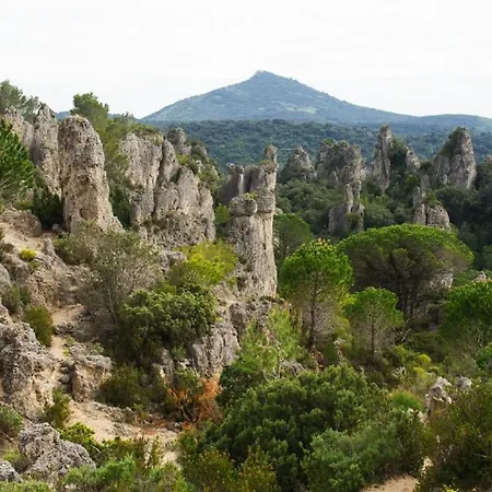 Cote Cour: Charming 3-star In Beziers