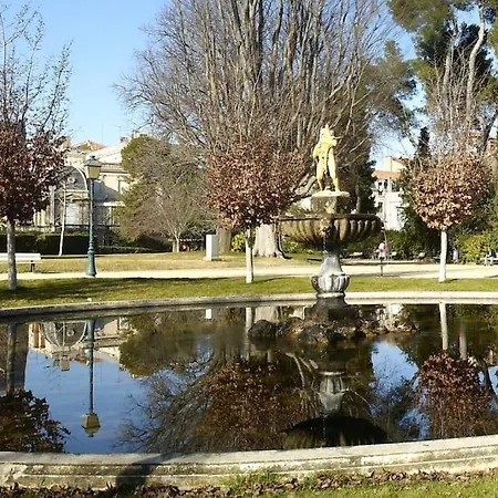Cote Cour: Charming 3-star In Beziers
