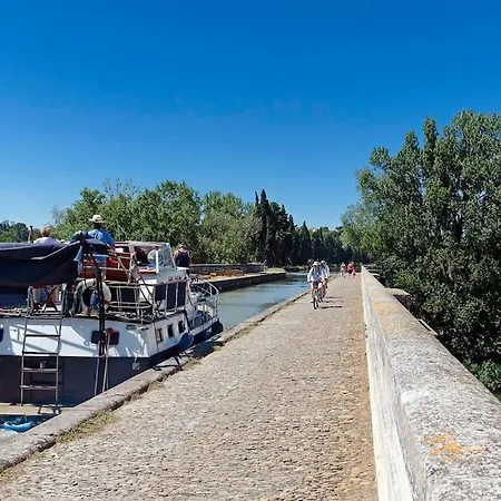 Cote Cour: Charming 3-star In Beziers