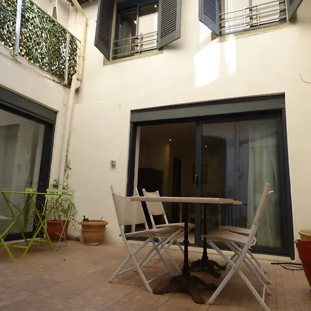 Apartment Cote Cour: Charming 3-star In Beziers