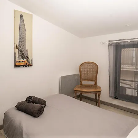 Cote Cour: Charming 3-star In Apartment *