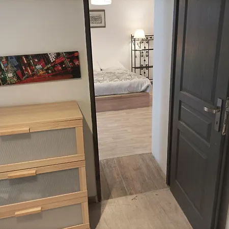 Cote Cour: Charming 3-star In Apartment