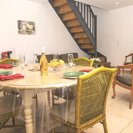 Cote Cour: Charming 3-star In Apartment Beziers