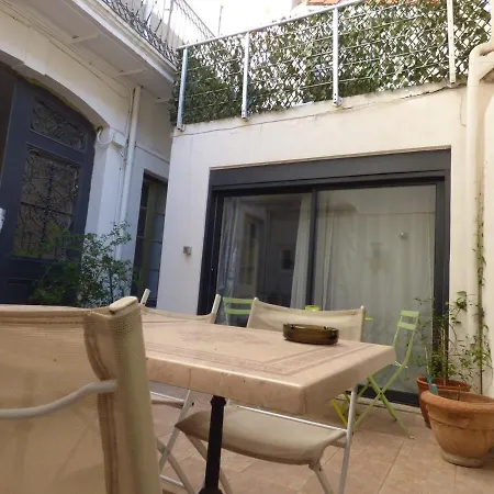 Apartment Cote Cour: Charming 3-star In Beziers