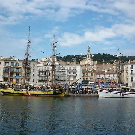 Cote Cour: Charming 3-star In Apartment