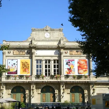 Cote Cour: Charming 3-star In Apartment *