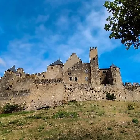 Cote Cour: Charming 3-star In Apartment Beziers