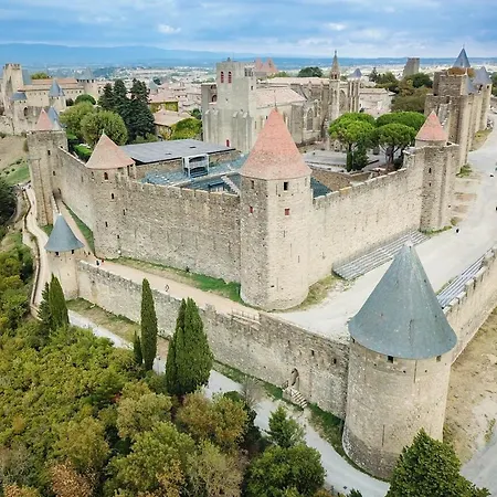 Cote Cour: Charming 3-star In Beziers
