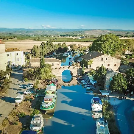 Apartment Cote Cour: Charming 3-star In Beziers
