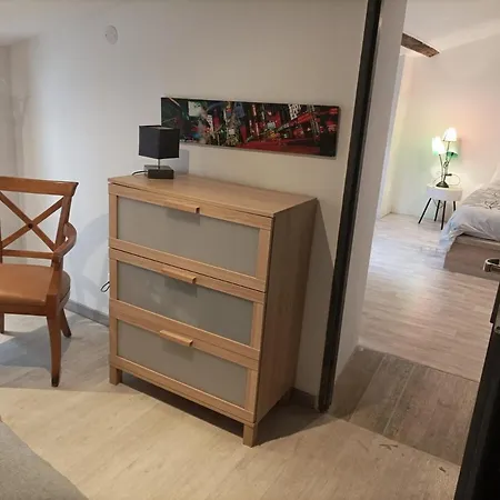 Cote Cour: Charming 3-star In Apartment