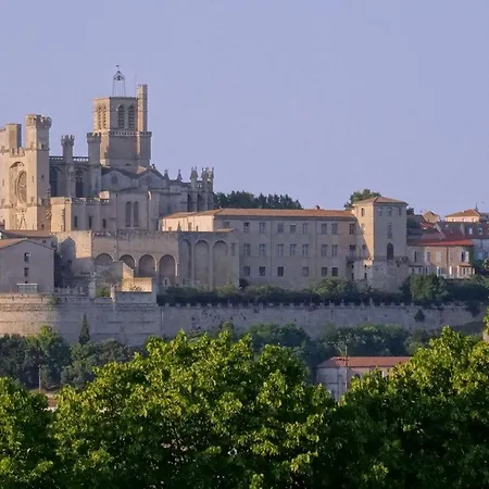 Cote Cour: Charming 3-star In Apartment *