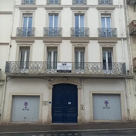 Cote Cour: Charming 3-star In Beziers