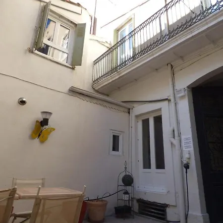 Cote Cour: Charming 3-star In Beziers