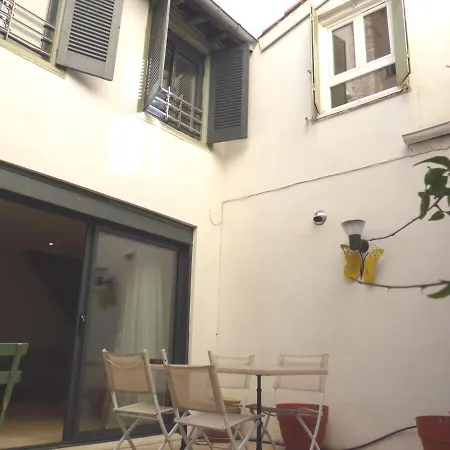 Cote Cour: Charming 3-star In Apartment *